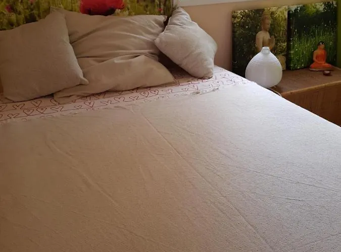 The Poppies - 100m Ocean - Private Spaces