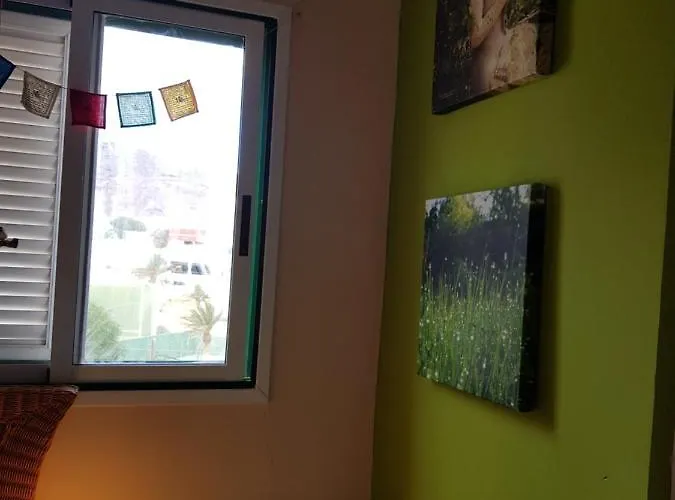 The Poppies - 100m Ocean - Private Spaces