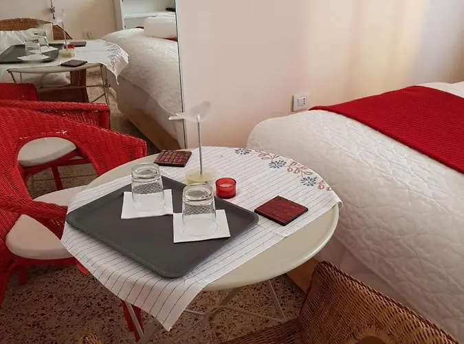 The Poppies - 100m Ocean - Private Spaces