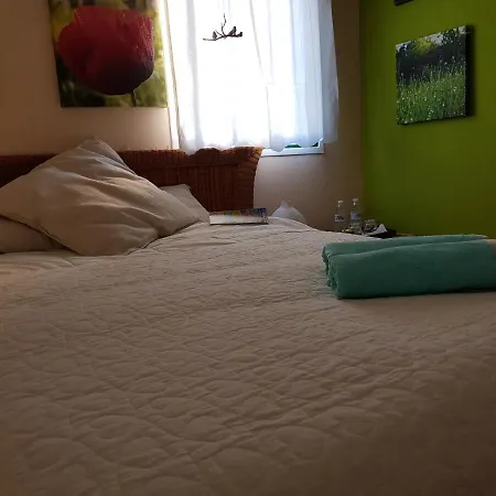 The Poppies - 100m Ocean - Private Spaces Gæstehus