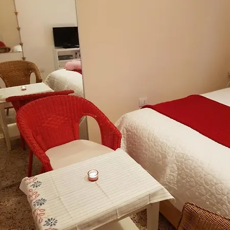 The Poppies - 100m Ocean - Private Spaces *