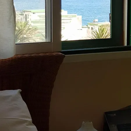 The Poppies - 100m Ocean - Private Spaces Gæstehus