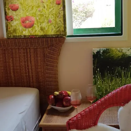 Gasthof The Poppies - 100m Ocean - Private Spaces *