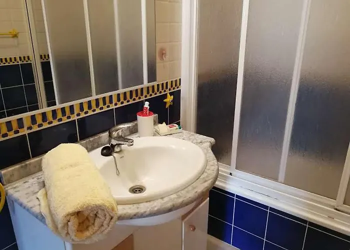 Konukevi The Poppies - 100m Ocean - Private Spaces