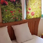 The Poppies - 100m Ocean - Private Spaces