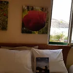 Casa de hóspedes The Poppies - 100m Ocean - Private Spaces