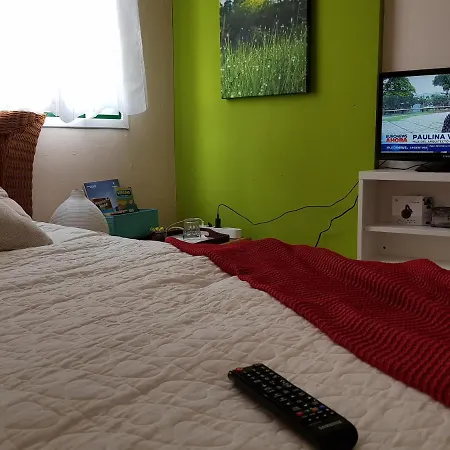 The Poppies - 100m Ocean - Private Spaces Guest house *