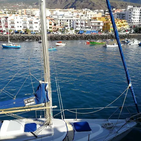 The Poppies - 100m Ocean - Private Spaces Guest house