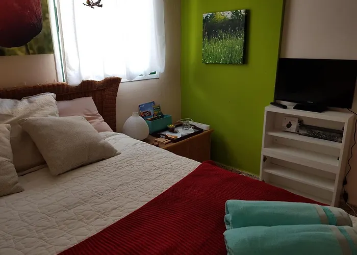 The Poppies - 100m Ocean - Private Spaces *