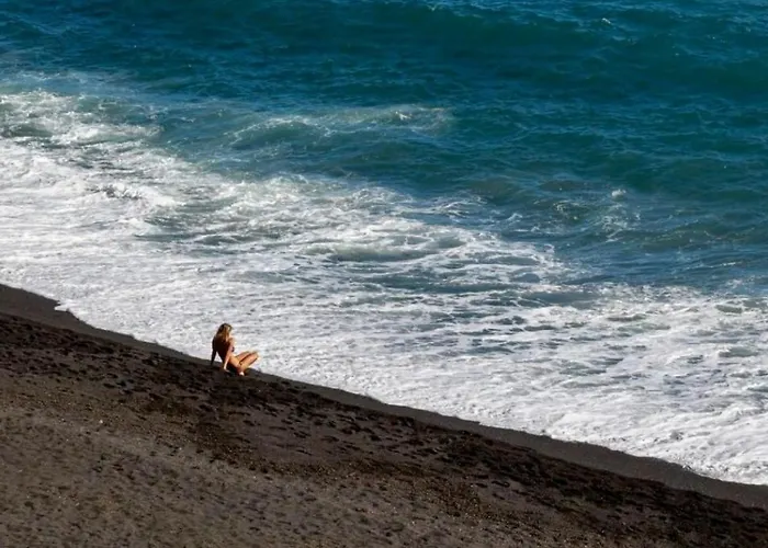 The Poppies - 100m Ocean - Private Spaces *